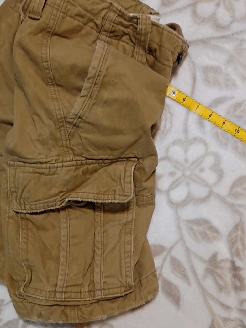 Abercrombie & Fitch Men's Khaki Cargo Shorts - Picture 7 of 7